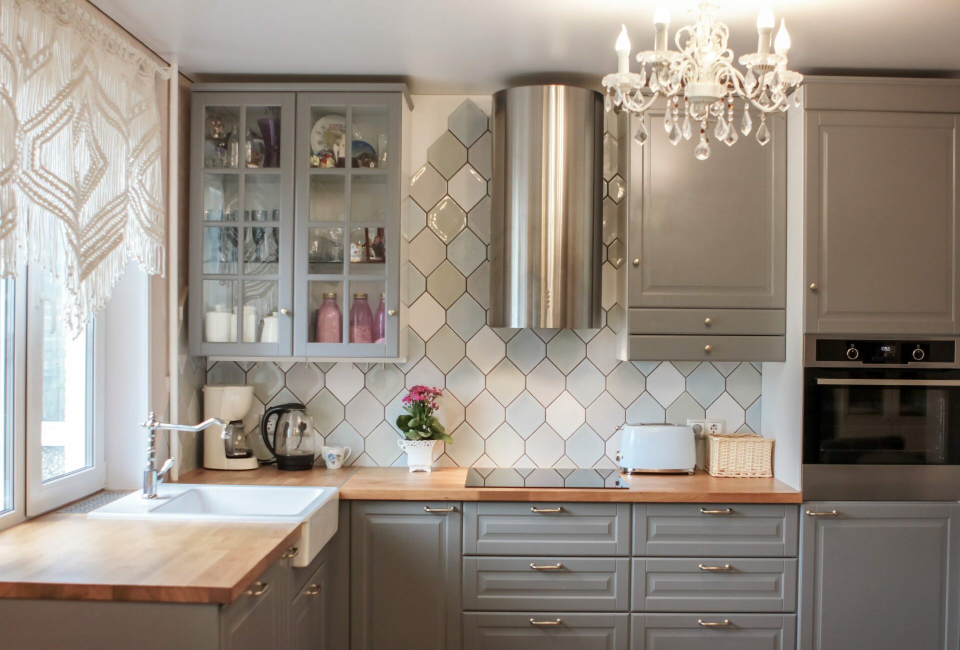 Does Your Kitchen Need a Facelift?