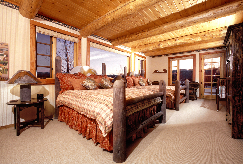 Mountain cabin bedroom with carpet from Fort Collins flooring installer, Graham's | Fort Collins Loveland Flooring